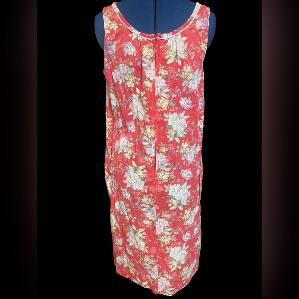 Vintage Anne Leslie house dress.  1960’s. front zip,
side pockets.